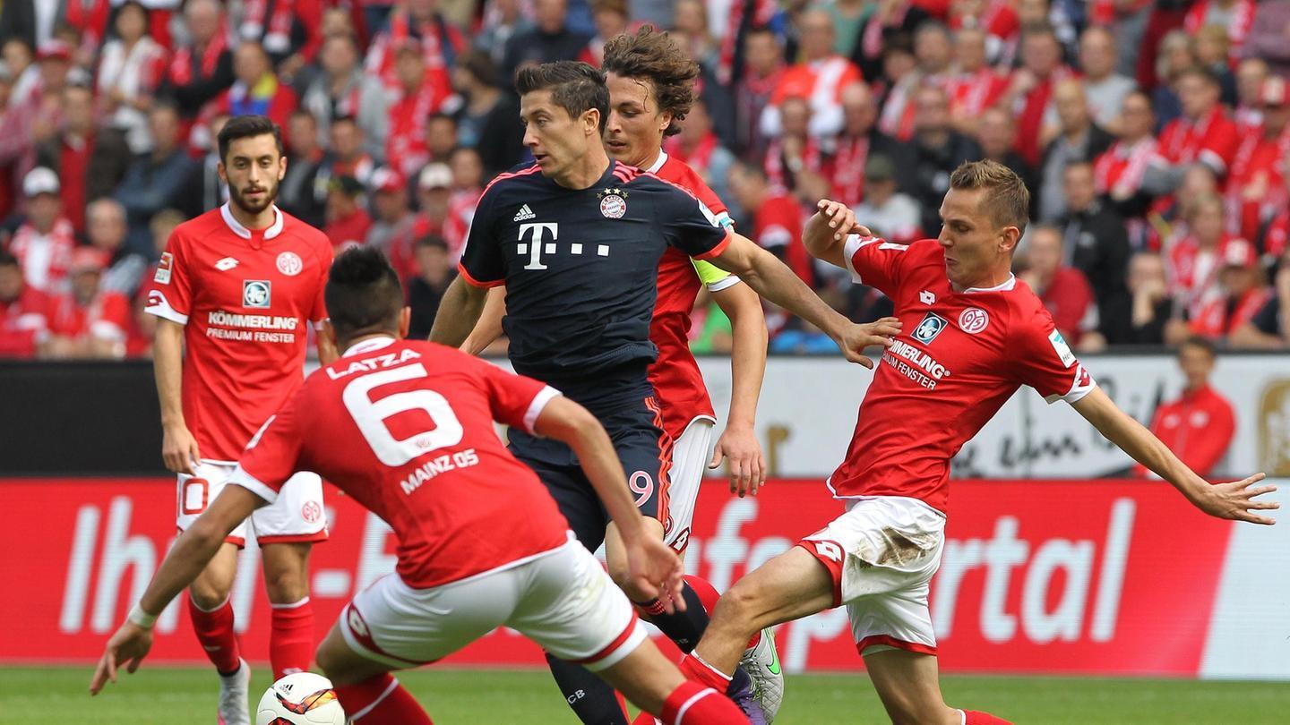 胖了？美媒晒浓眉训练图配文：浓眉的肚子从衣服里露出来了！