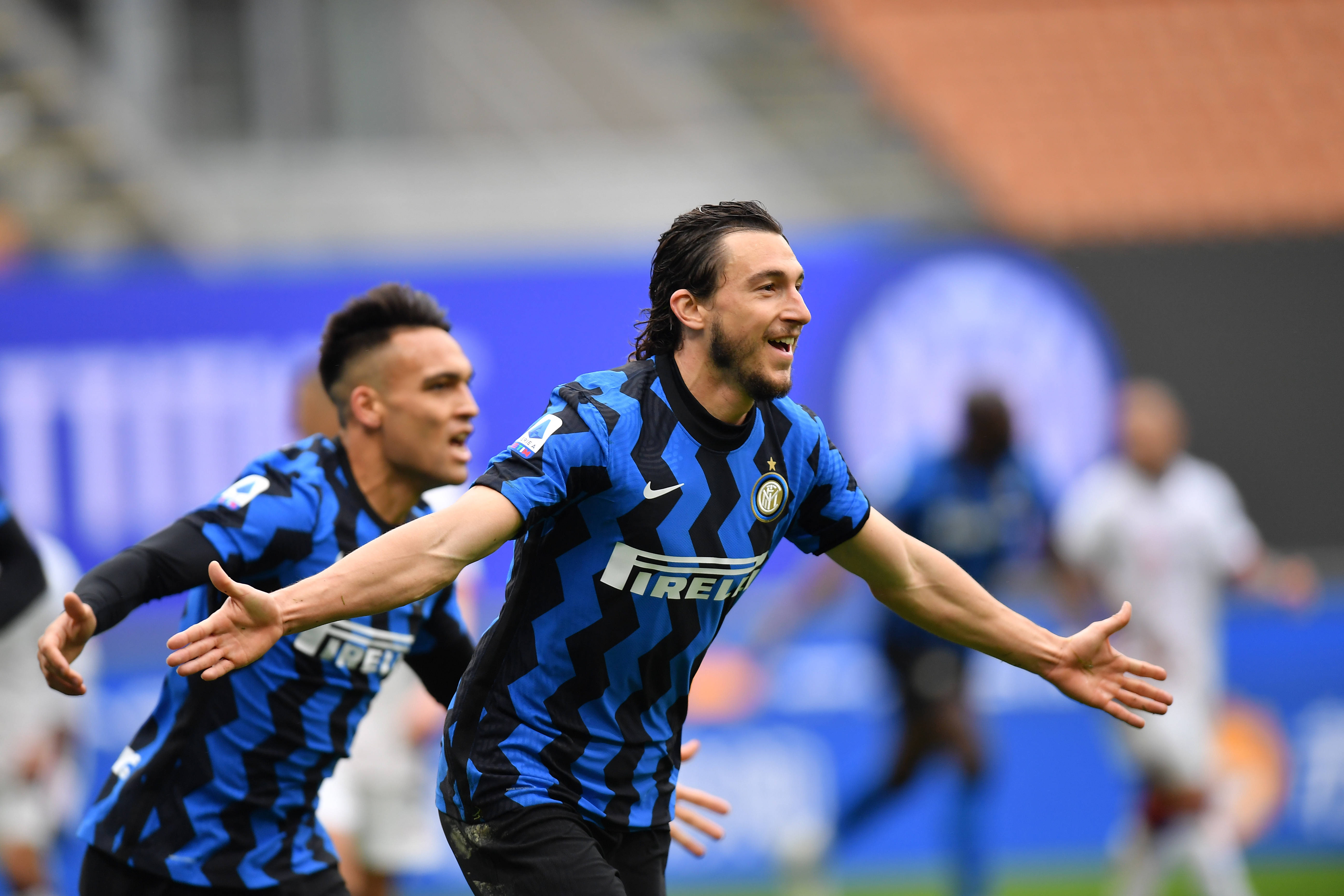 埃利奥特晒内马尔与梅西的球星卡，并配上了GOAT的emoji