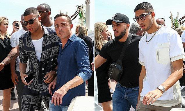 新援哈托身穿世俱杯冠军徽章球衣亮相，切尔西将持有4年