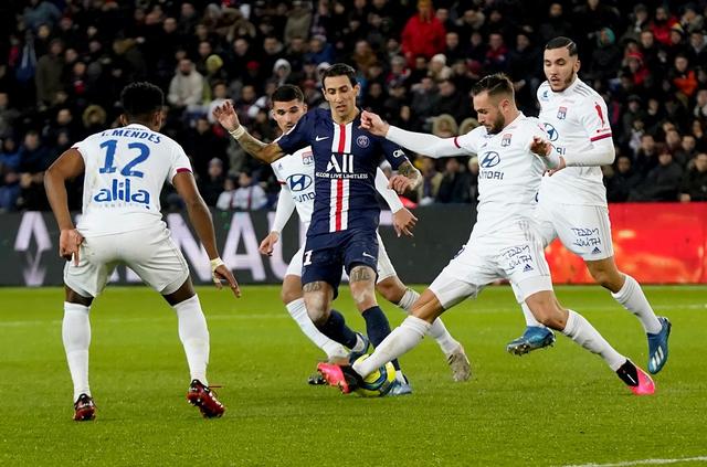 维拉客场4-3逆转布莱顿，终结其英超主场不败纪录，升至第三名。（维拉客场4-3逆转布莱顿，终结其主场不败，排名升至第三）