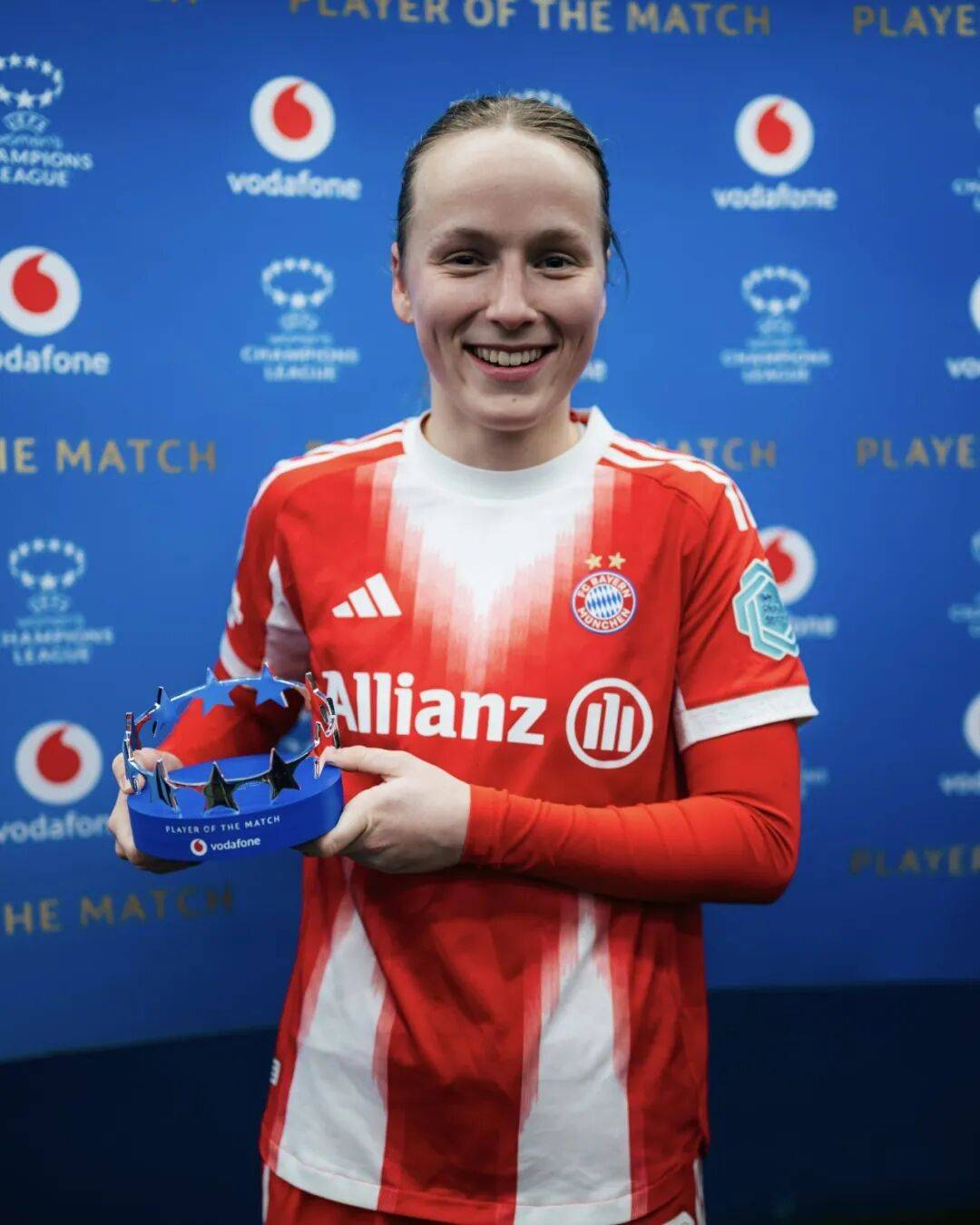 2球3助攻闪耀全场，奥利塞当选拜仁6-2弗赖堡最佳球员