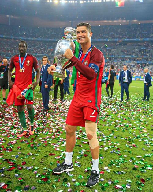 记者：穆西亚拉将于1月2日提前训练，3日拜仁全队体能测试（记者曝：穆西亚拉将于1月2日提前投入训练，拜仁全队3日进行体能测试）