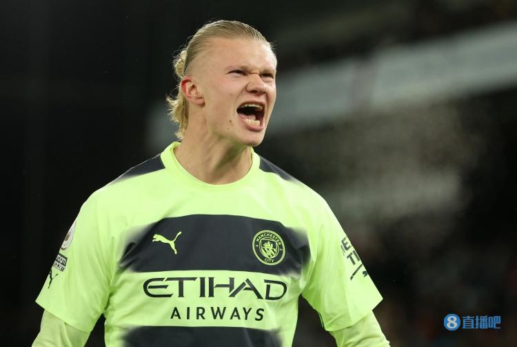 弗兰克：范德芬进球前我心想他要去哪，在场边喊让他快传球