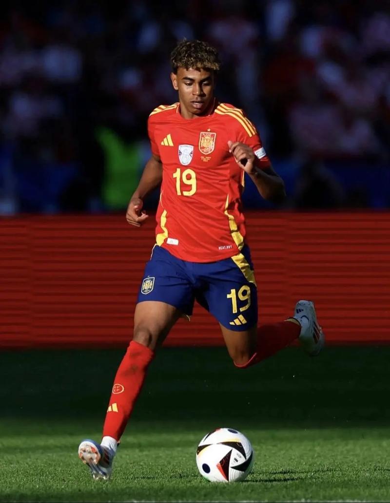 【半程总结】西汉姆2000万新援，腰卫摇摆人马加萨（半季盘点：西汉姆2000万引援马加萨，后腰与后卫的双栖者）