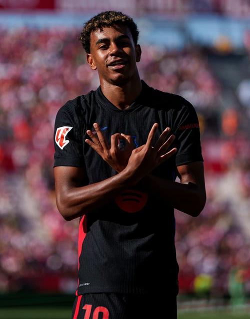 官方：意大利裁判马萨将执法欧冠第6轮巴萨vs法兰克福（官方宣布：意大利裁判马萨被指派执法欧冠第6轮巴萨对阵法兰克福）